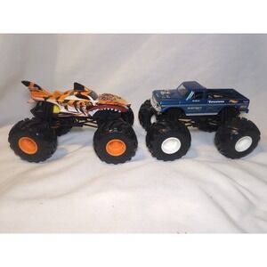 2x Hot Wheels Monster Jam Tiger Shark & Big Foot Truck 1:24 Scale Die Cast  8"